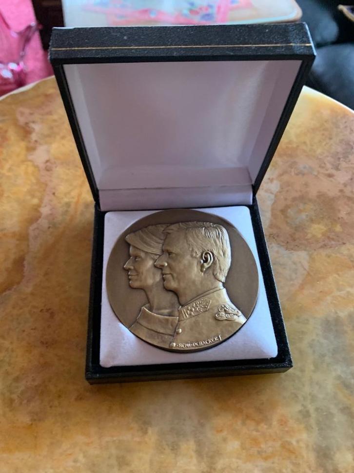bonzen medaille Koning Filip Koningin Mathilde, Postzegels en Munten, Penningen en Medailles, Brons, Ophalen