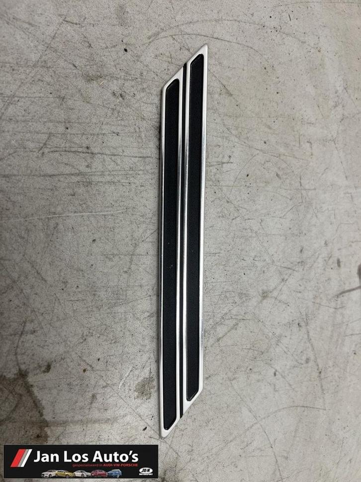 Audi 80 B1 c-stijl lijst NOS 823853217 links, Autos : Pièces & Accessoires, Habitacle & Garnissage, Audi, Utilisé, Origine de la pièce connue