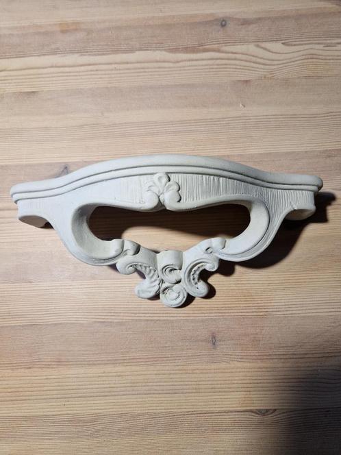 Selette patinée dans les tons beiges, Antiek en Kunst, Antiek | Meubels | Tafels, Ophalen of Verzenden