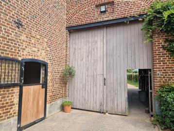 Gratis houten poort voor een schuur beschikbaar voor biedingen