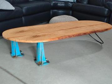 unieke handgemaakte salontafel in eik beschikbaar voor biedingen