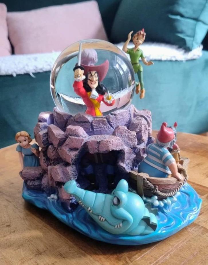 Disney Peter Pan snowglobe, Verzamelen, Disney, Zo goed als nieuw, Beeldje of Figuurtje, Peter Pan of Pinokkio, Ophalen
