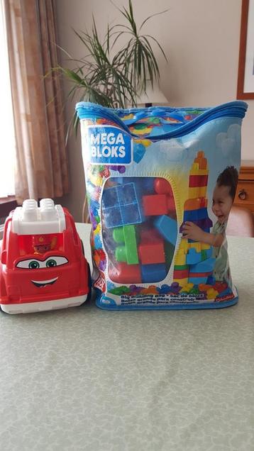 Megablocks met brandweerauto en kleine graafmachine  beschikbaar voor biedingen