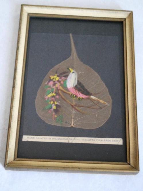 Traditioneel Indiaas schilderij op vijgenboomblad met veren, Antiek en Kunst, Kunst | Schilderijen | Klassiek, Ophalen of Verzenden