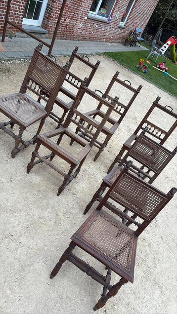 Set antieke stoelen beschikbaar voor biedingen