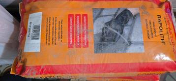 4 zakken Fast cement 25kg beschikbaar voor biedingen