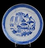 Een Chinees bord - Blauw en wit - Porselein - Rivierlandscha, Ophalen of Verzenden