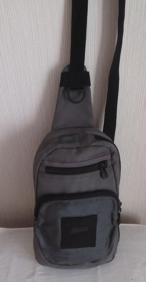 Kipling tas bruingrijs schouderriem of crossbody TB-conditie, Handtassen en Accessoires, Tassen | Schoudertassen, Gebruikt, Kipling