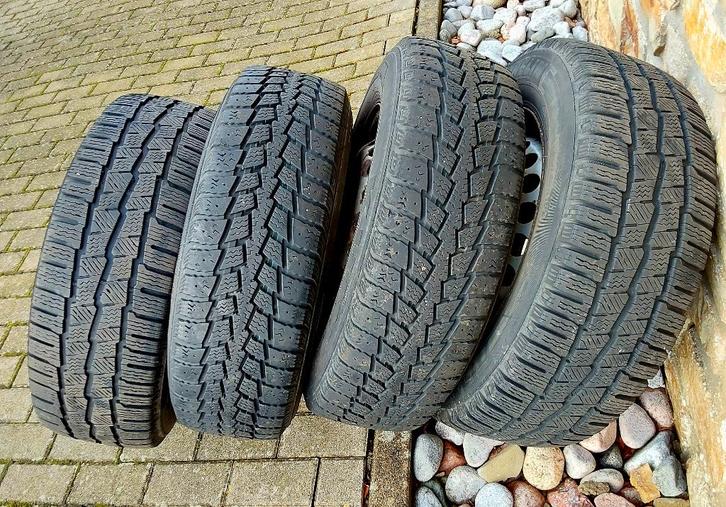 4 pneus hiver renforcés 215/65R16C, originales VW T5, Autos : Pièces & Accessoires, Pneus & Jantes, Pneus et Jantes, Pneus hiver