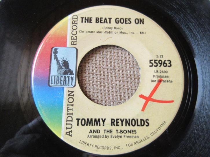 Tommy Reynolds, The T-Bones‎ — The Beat Goes On/Bonesville, Cd's en Dvd's, Vinyl Singles, Gebruikt, Single, R&B en Soul, 7 inch