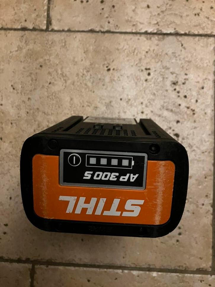 Stihl ap300 batterij / accu, Doe-het-zelf en Bouw, Gereedschap | Machine-onderdelen en Toebehoren, Zo goed als nieuw, Ophalen
