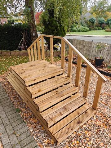 Houten opstaptrap als nieuw !! beschikbaar voor biedingen