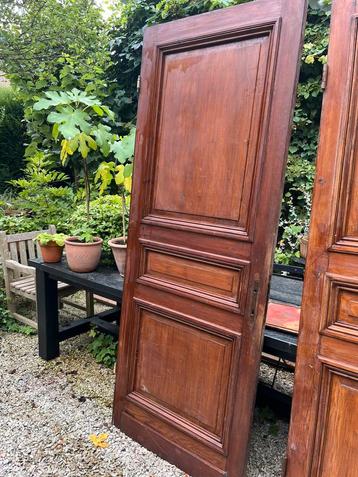 ANTIEKE PANEELDEUR MASSIEF HOUT BINNENDEUR 1885 beschikbaar voor biedingen