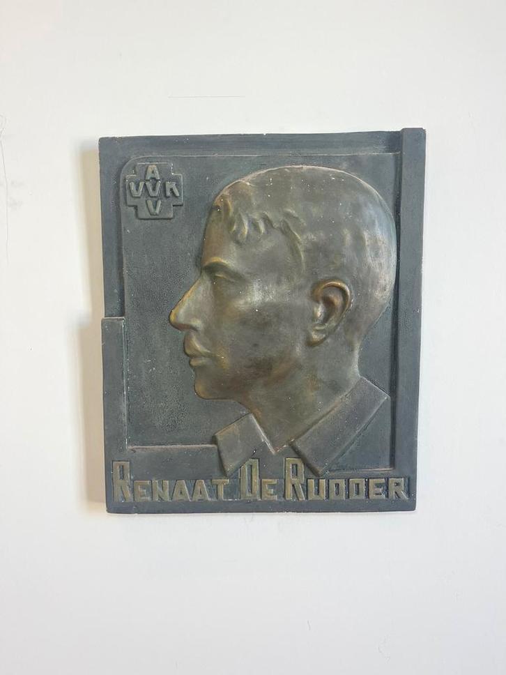 Reliefplaat “Renaat De Rudder” (AVV-VVK) Art Deco paneel, Antiek en Kunst, Curiosa en Brocante, Ophalen