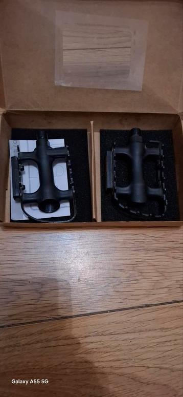Pédales + 2selles vtt, 10e le lot!! beschikbaar voor biedingen