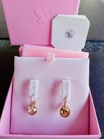 ZEER MOOIE SWAROVSKI BELLA V OORHANGERS IN PERFECTE STAAT, Ophalen of Verzenden, Zo goed als nieuw