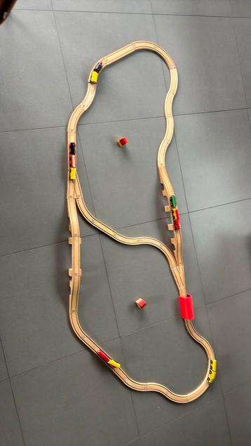 Houten trein beschikbaar voor biedingen