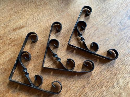 3 x Zwart gelakte stalen hoekstuk ong 15,5-16 cm Zg staat, Huis en Inrichting, Woonaccessoires | Wanddecoraties, Gebruikt, Verzenden