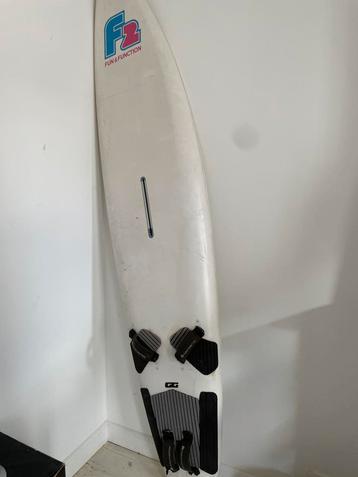 F2 world series surfplank met toebehoren  beschikbaar voor biedingen