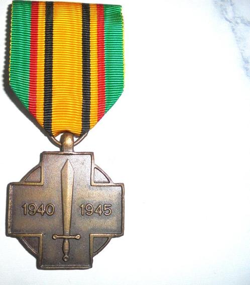 ereteken 40-45 medaille van de strijder(met zwaard en leeuw), Verzamelen, Militaria | Tweede Wereldoorlog, Landmacht, Lintje, Medaille of Wings