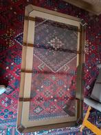 Salontafel en tapijt, Ophalen