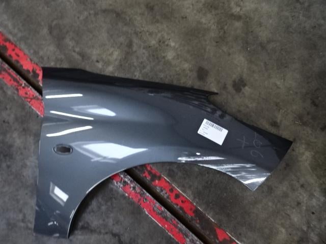 AILE AVANT DROITE Peugeot 206+ (2L / M) (01-2009/08-2013), Utilisé, Droite, Peugeot, Garde-boue
