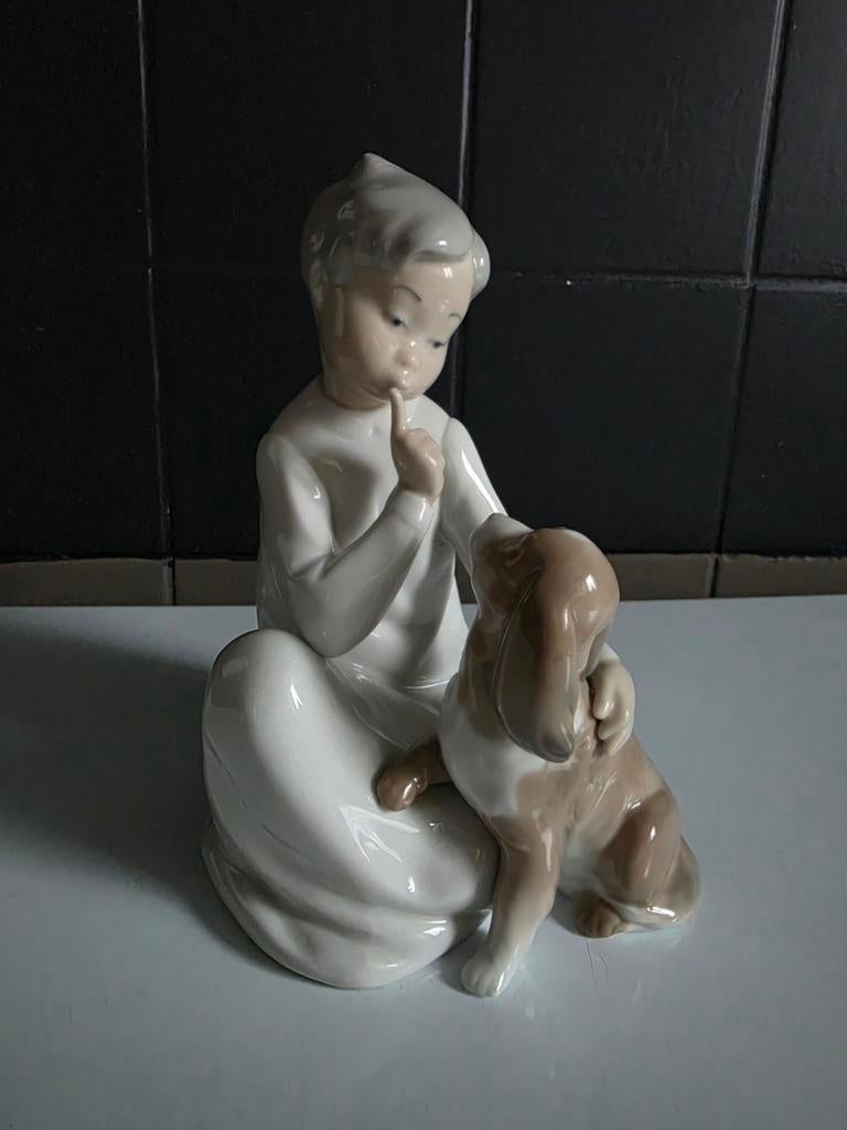 Child with dog. Lladro. Vincente Martinez, Ophalen of Verzenden