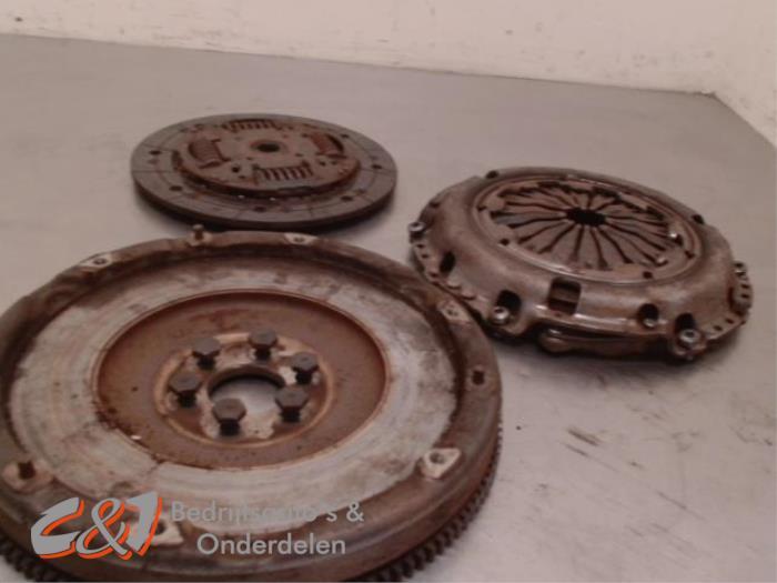 Volant moteur d'un Peugeot Partner, -, 3 mois de garantie, Utilisé, -