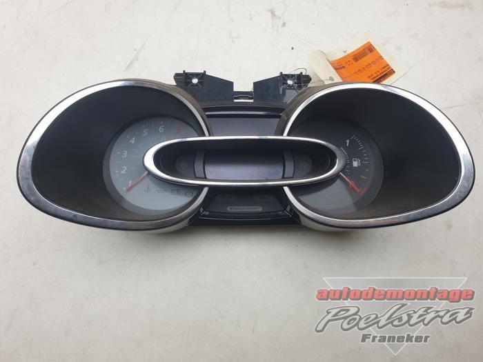 Instrumentenpaneel van een Renault Clio, Gebruikt, -, Renault, -