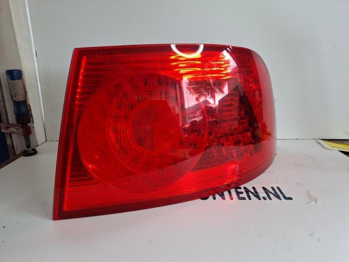 Feu arrière droit d'un Volkswagen Phaeton, Autos : Pièces & Accessoires, Éclairage, Volkswagen, Utilisé, 3 mois de garantie, Enlèvement ou Envoi