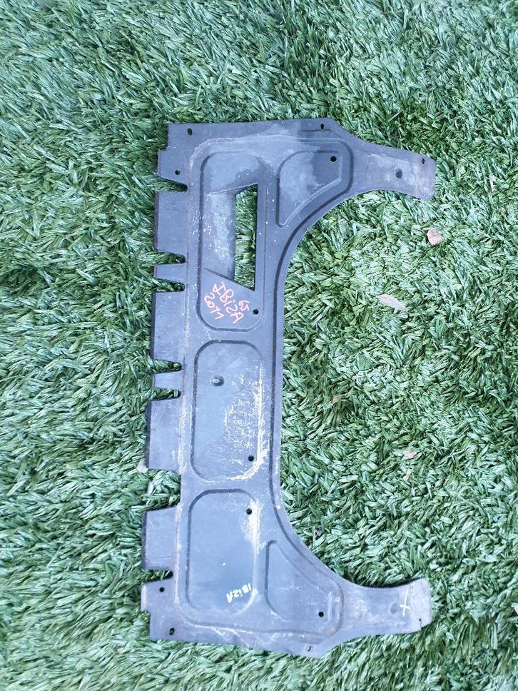 Deflecteur cache sous pare choc SEAT IBIZA 2011 1.2 TDI, Autos : Pièces & Accessoires, Carrosserie & Tôlerie, Seat, Avant, Enlèvement