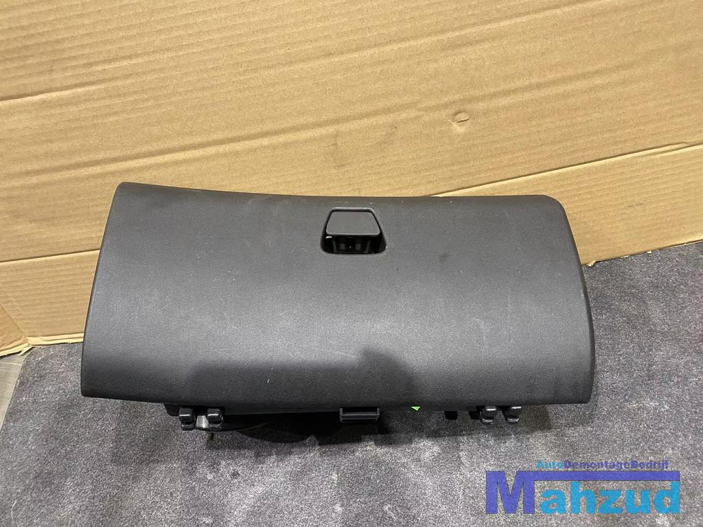 PEUGEOT 108 Handschoenenkast la Glove box (UK) (ENGELS), Taurusavenue 1
2132 LS  Hoofddorp, NL, Gebruikt, Contact.group@renault.com