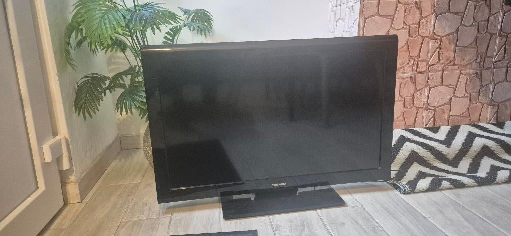 Téléviseur  HD toshiba avec tuner tnt (chaîne française), TV, Hi-fi & Vidéo, Toshiba, LCD, Utilisé, Full HD (1080p)