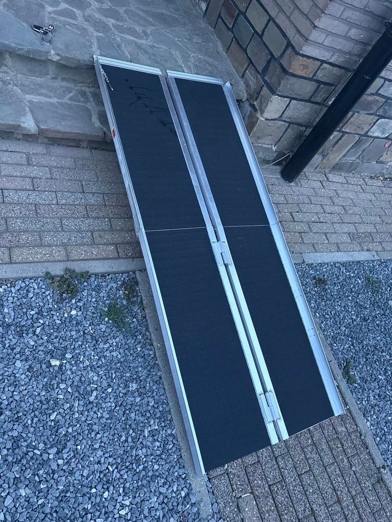 Rampe pour fauteuil roulante ou camionnette, Enlèvement, Neuf