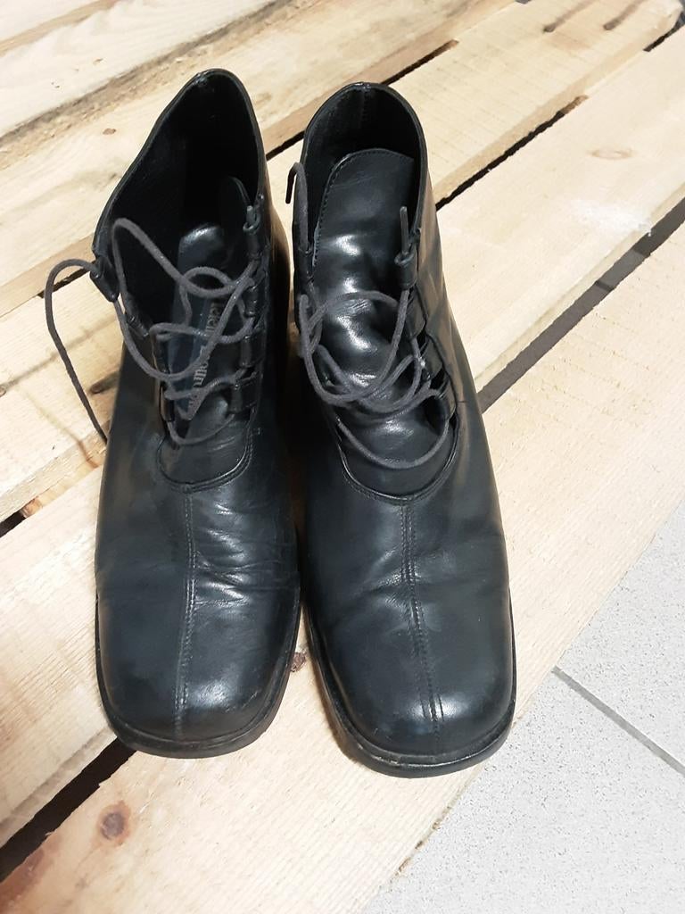 Zwarte botjes Hélène Bourdon M36, Enlèvement