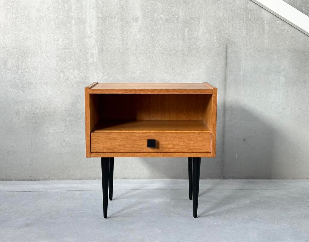 Vintage scandinavische sidetable, Huis en Inrichting, Slaapkamer | Nachtkastjes, Ophalen
