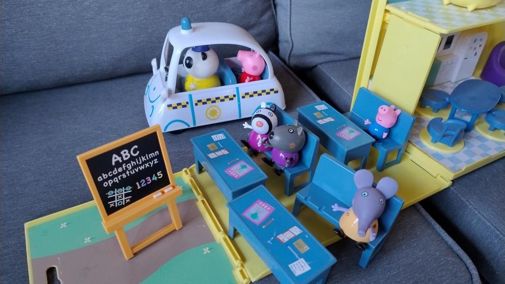 Groot Peppa Pig huis + school + figuren, Ophalen, Zo goed als nieuw