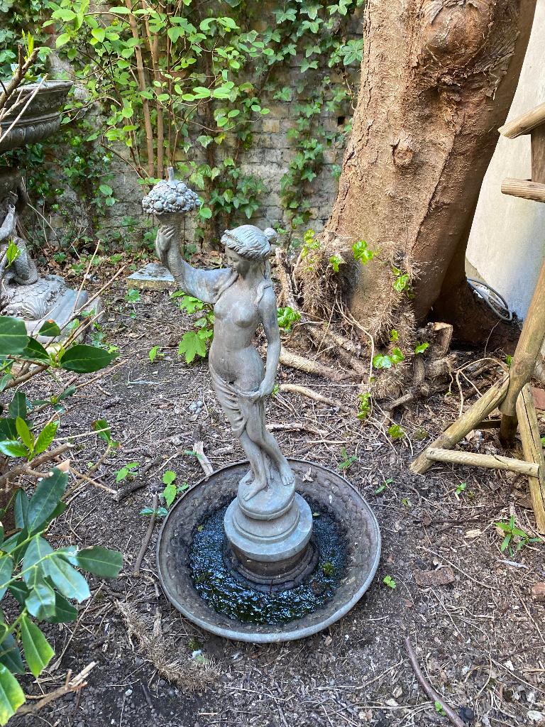 Bronzen fontein, Ophalen, Brons