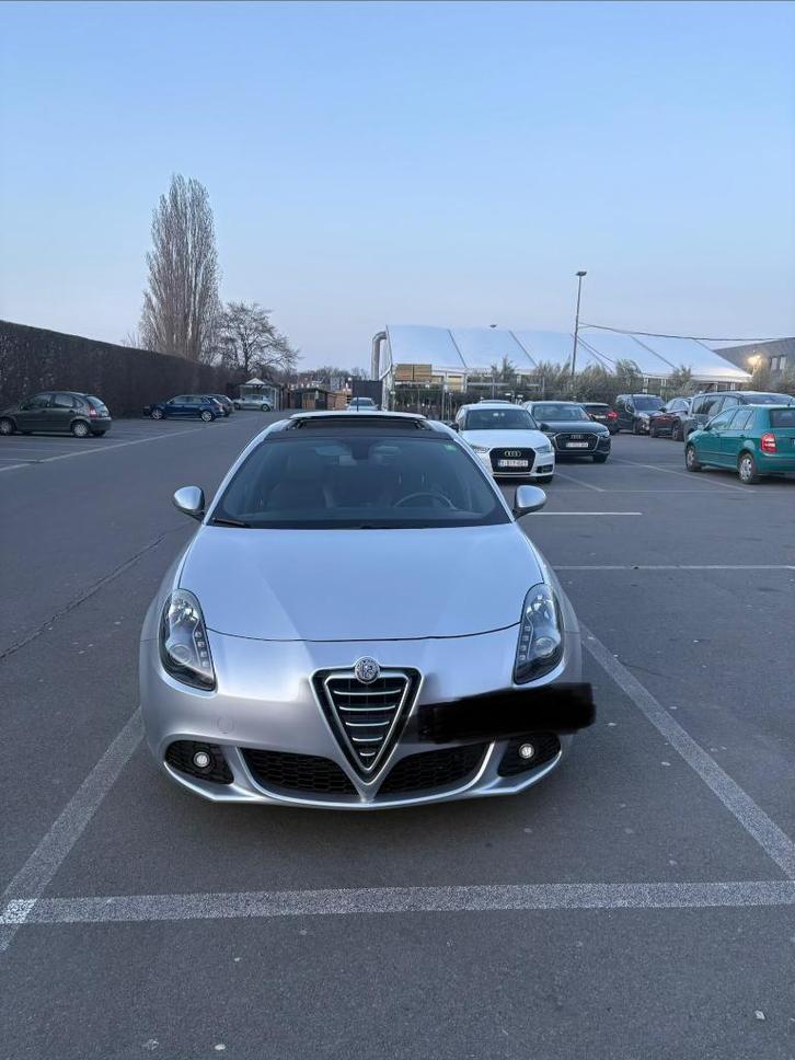 Alfa romeo giulietta 1.6 JTDM, Autos, Alfa Romeo, Particulier, Giulietta, Airbags, Vitres électriques, Toit ouvrant, Toit panoramique