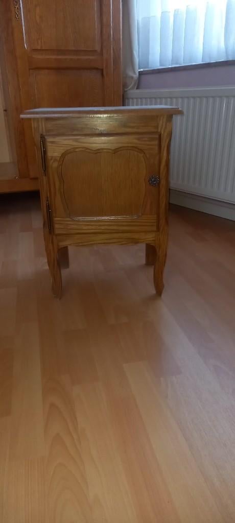 Houten nachtkastje, Ophalen, Gebruikt