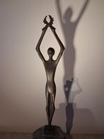 Statue en bronze à pied, Enlèvement ou Envoi