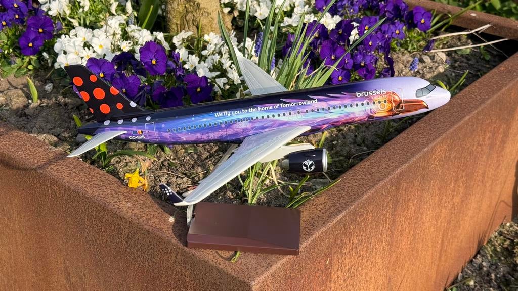 Airbus A320neo Amare à l'échelle 1/100, Collections, Aviation, Enlèvement ou Envoi, Comme neuf, Modèle réduit