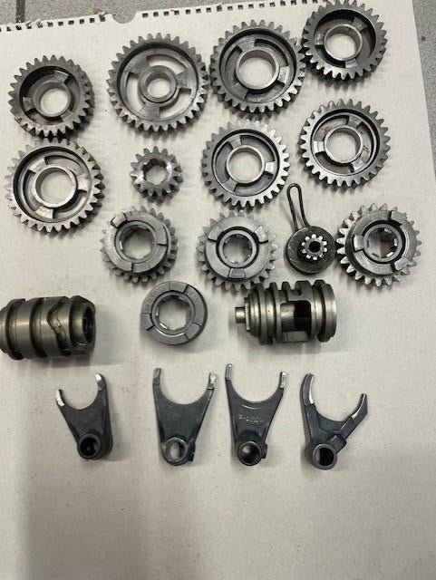 KTM 2007-2017 lot de pignons et pièces de boîte de vitesse, Motoren, Ophalen of Verzenden, Gebruikt