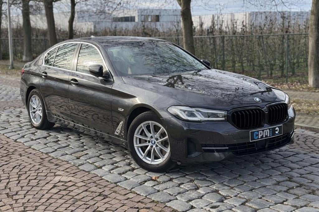 BMW 530e * e PHEV * FULL HISTORIEK * CAMERA * ADAPT CRUISE *, Auto's, BMW, Bedrijf, Te koop, 5 Reeks, Achteruitrijcamera, Adaptive Cruise Control