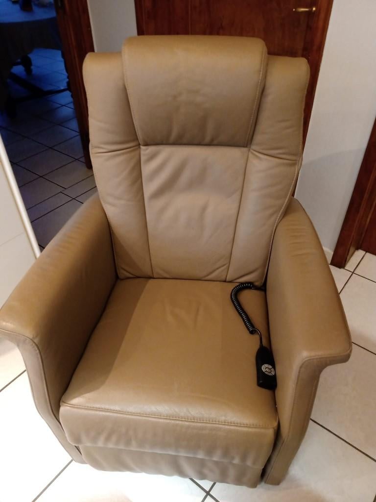Elektrische relax, leder in goede staat | Gratis af te halen, Huis en Inrichting, Zetels | Zetels, Gebruikt, Rechte bank, Eenpersoons