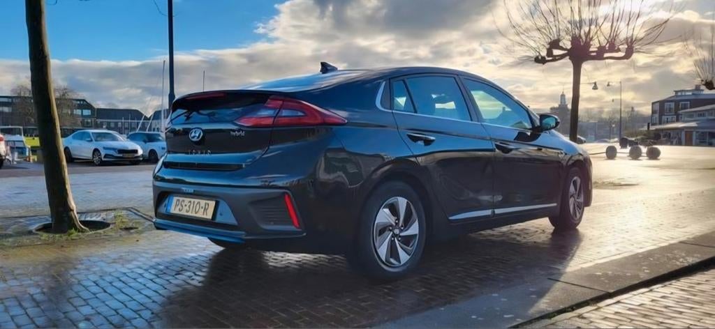 Zeer zuinige Hyundai IONIQ 1.6 GDI Blue HEV 141 pk DCT 2017, Auto's, Hyundai, Particulier, IONIQ, Achteruitrijcamera, Climate control