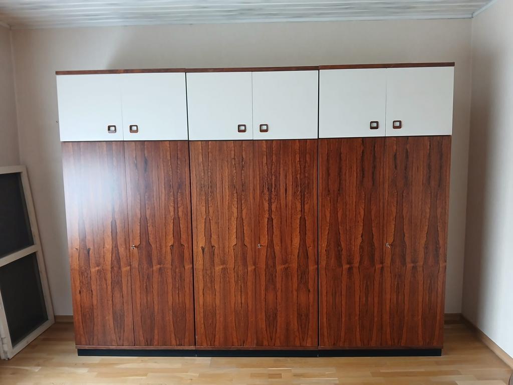 Vintage kleerkast, Ophalen