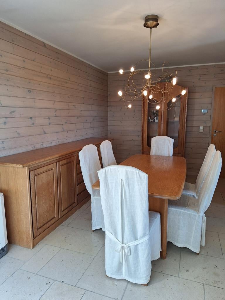 Eetkamer:tafel, 6 stoelen en vitrine. Merk Karel Mintjens, Huis en Inrichting, Stoelen, Ophalen