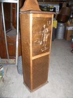 KASTJE  MET KOPEREN PLATEN VERSIERD (VOOR STOKBROOD), Ophalen