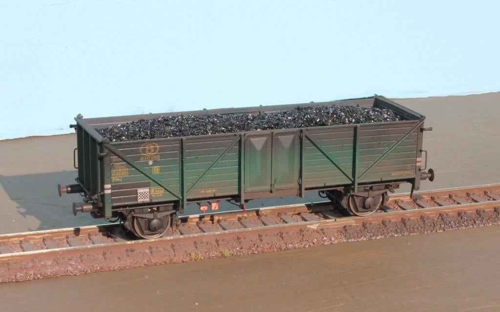 NMBS open goederen wagon type “Klagenfurt”, met echte kolen, Hobby en Vrije tijd, Modeltreinen | H0, Overige merken, Gelijkstroom